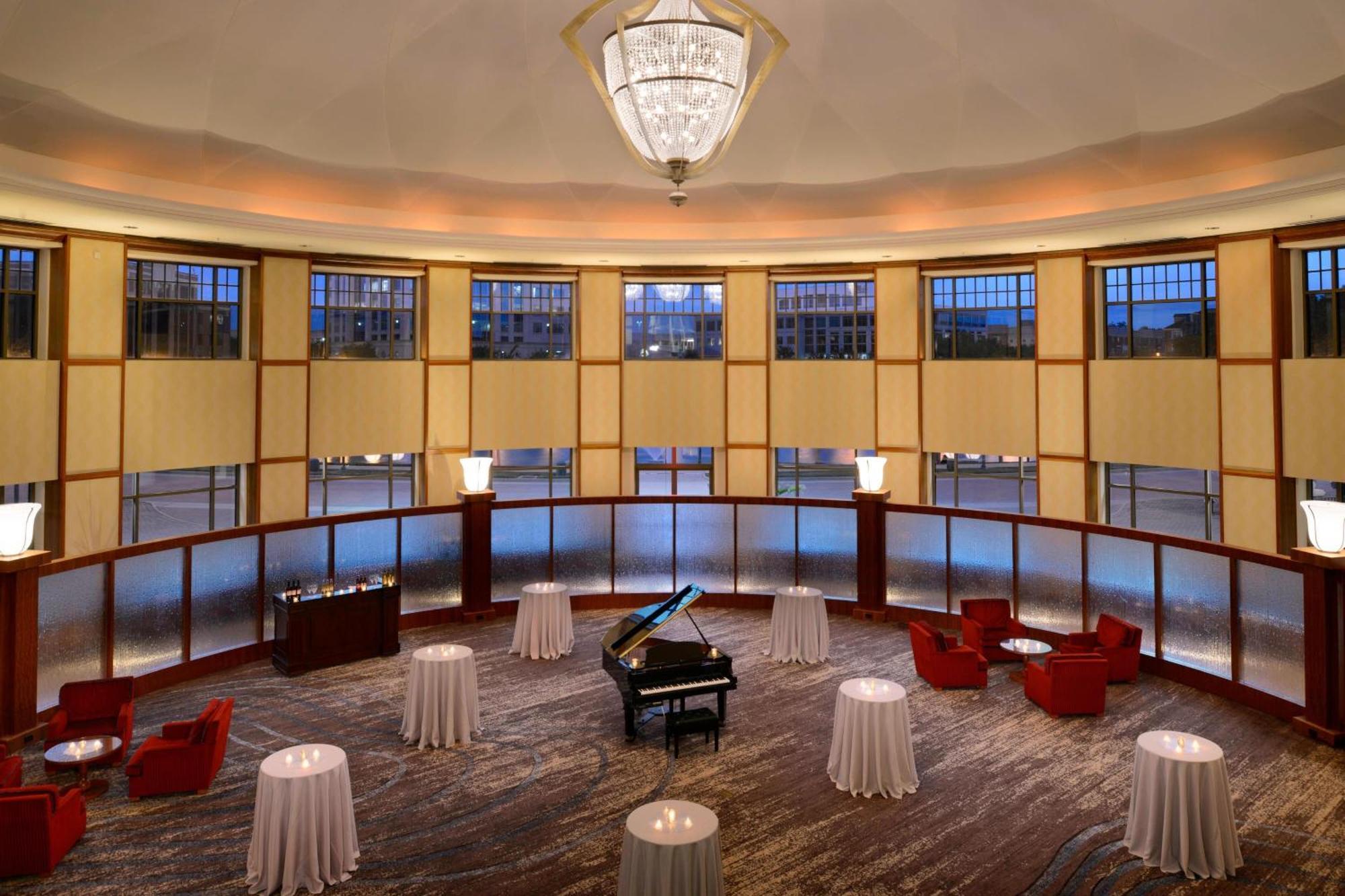 Newport News Marriott At City Center Exterior photo